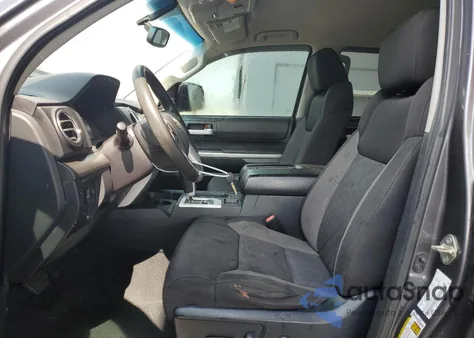 2016 Toyota Tundra Crewmax Sr5 z USA, uszkodzony, nr VIN 5TFEW5F18GX211627